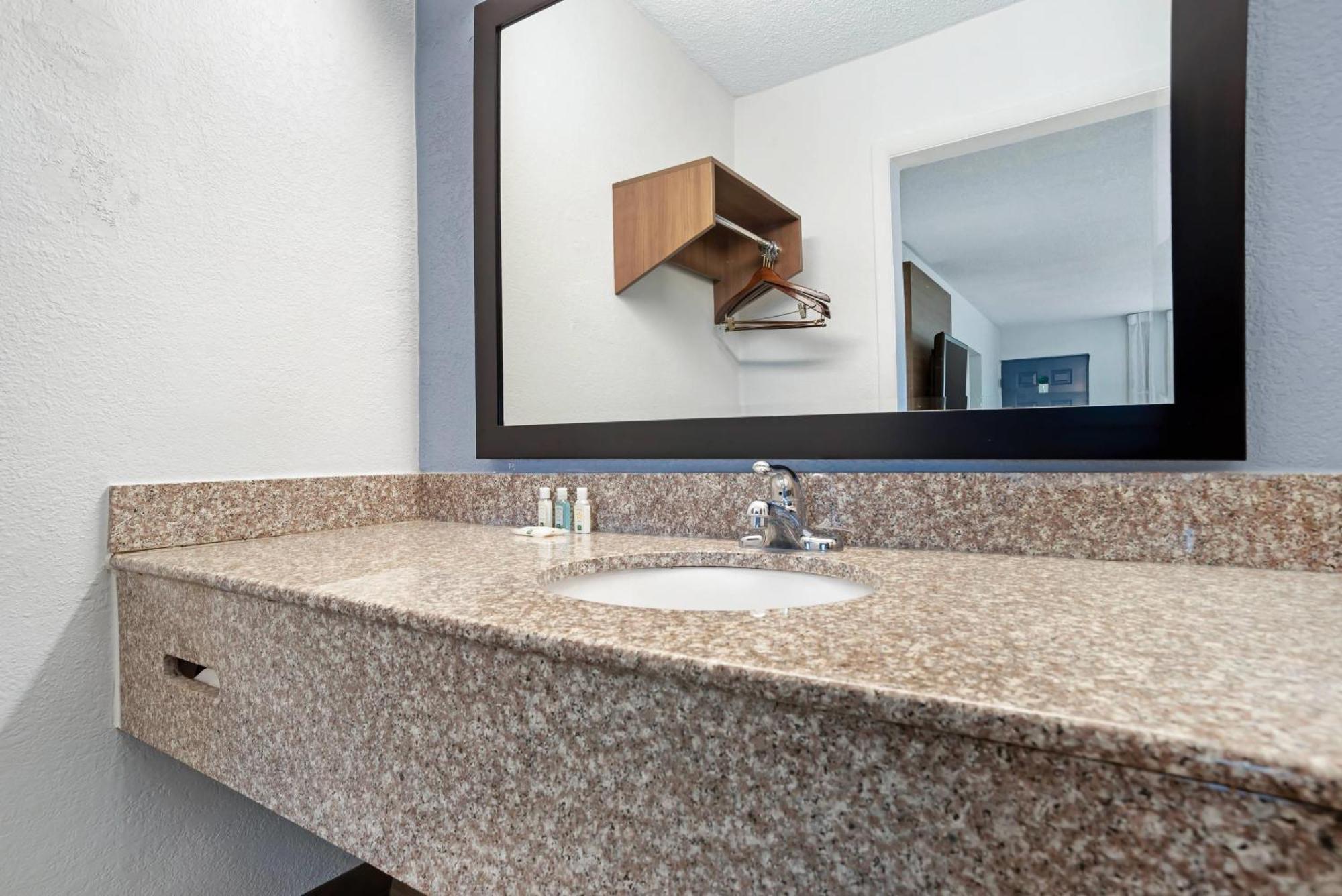 Quality Inn & Suites Near Lake Eufaula Esterno foto