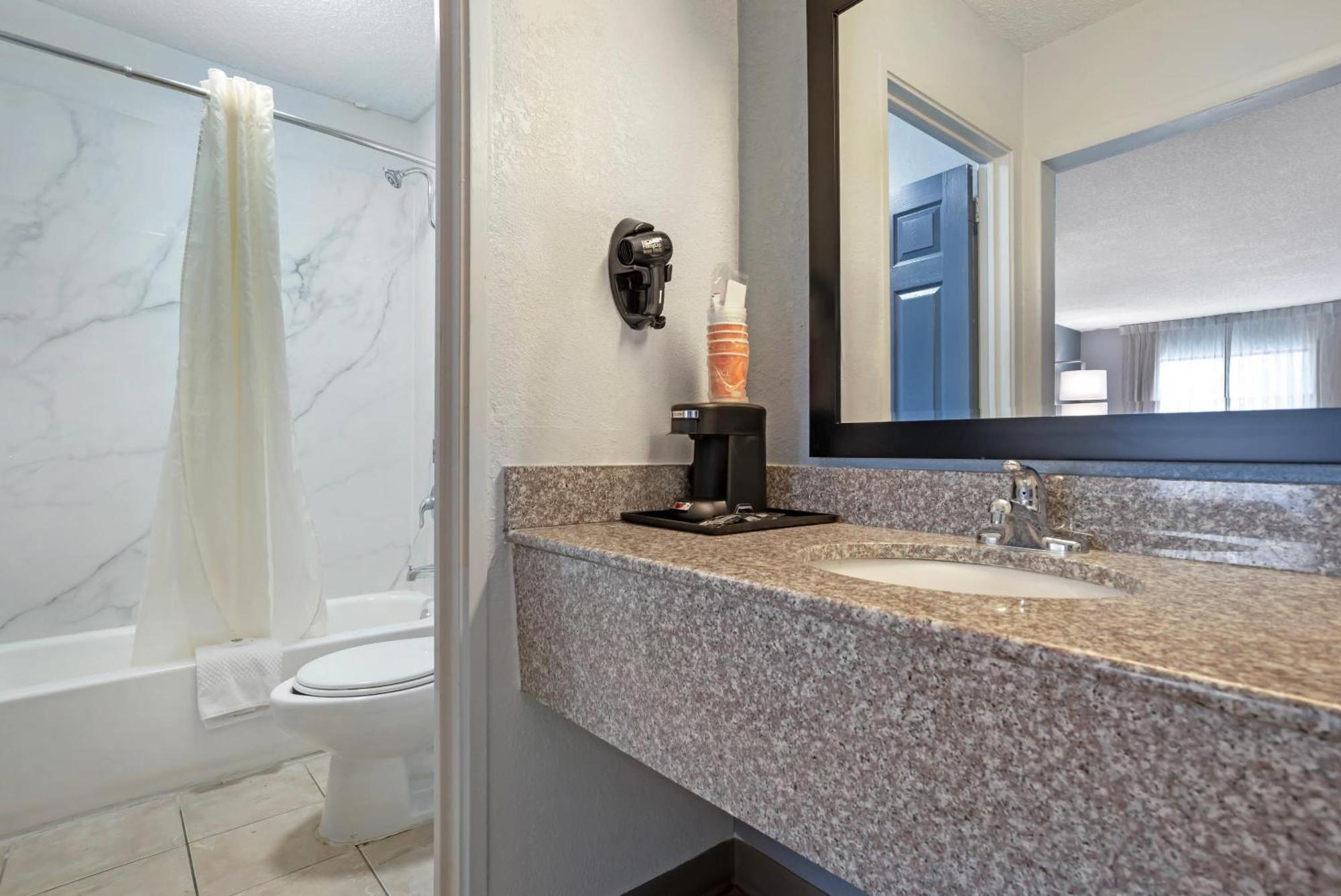 Quality Inn & Suites Near Lake Eufaula Esterno foto