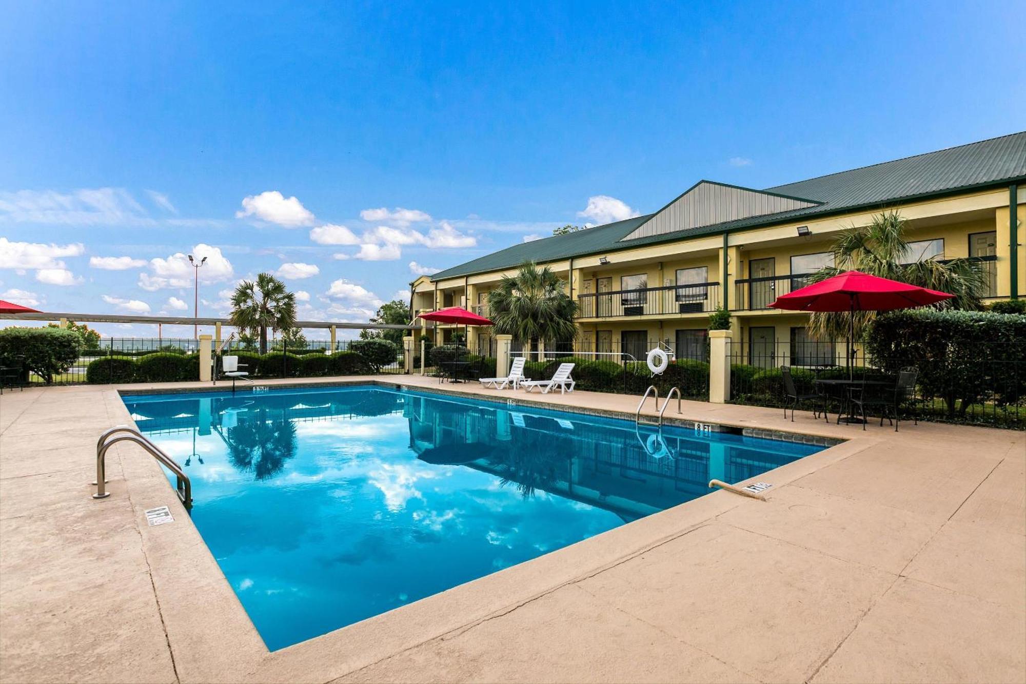 Quality Inn & Suites Near Lake Eufaula Esterno foto